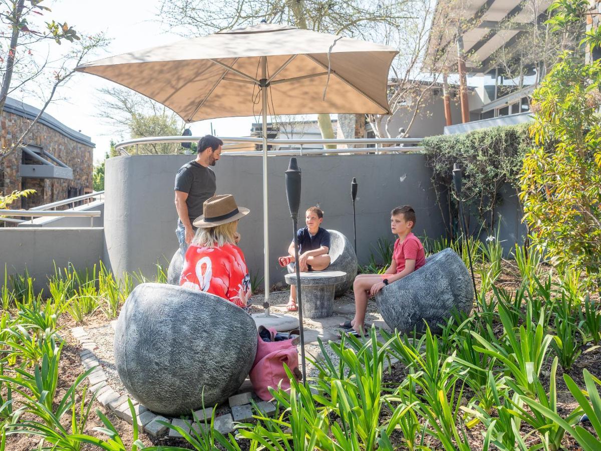 Seven Villa Hotel&Spa Johannesburg Buitenkant foto The Village at the Children's Museum of Oakville