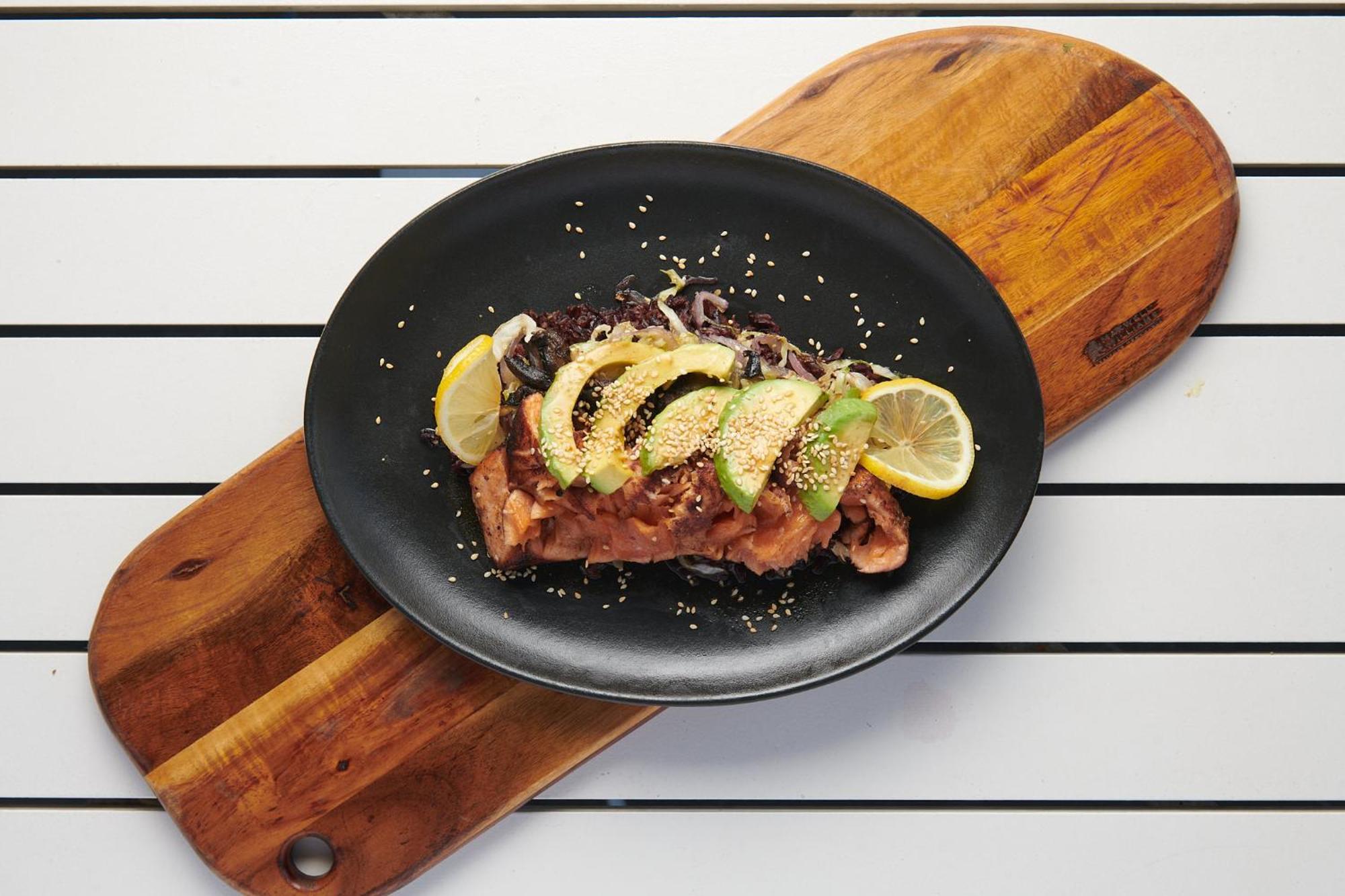 Seven Villa Hotel&Spa Johannesburg Buitenkant foto A plate of poke