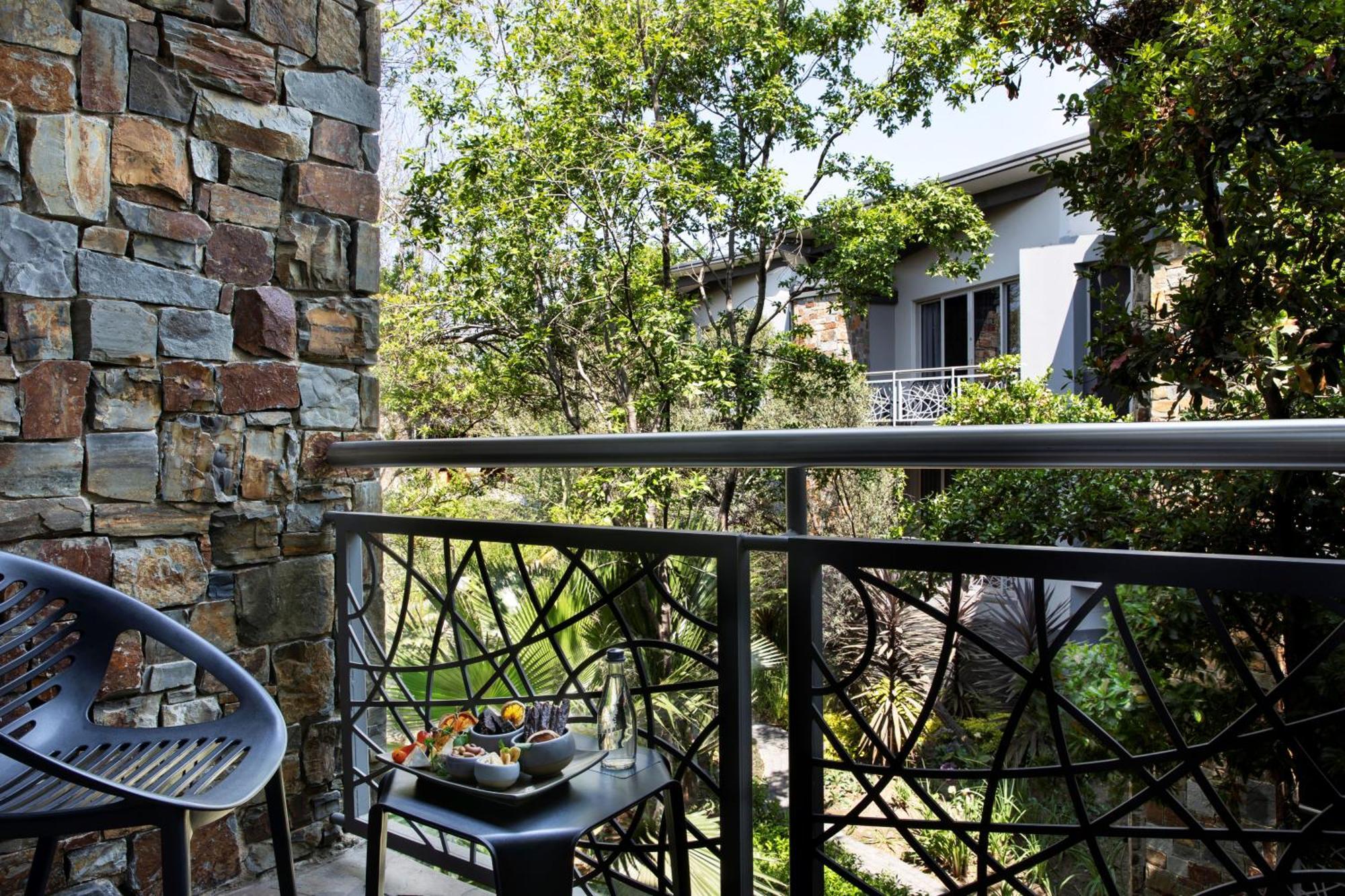 Seven Villa Hotel&Spa Johannesburg Buitenkant foto View from the balcony of a guest room at the hotel