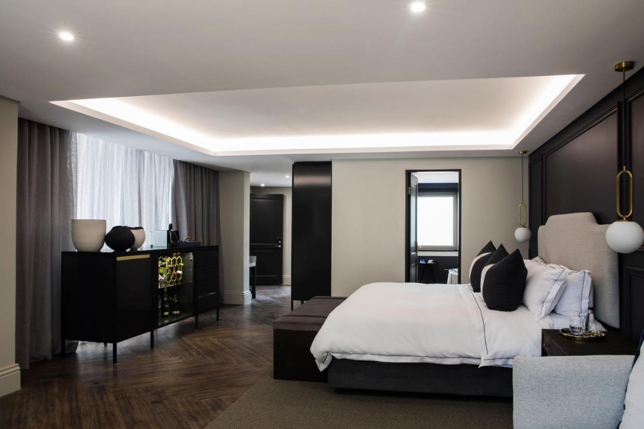 Seven Villa Hotel&Spa Johannesburg Buitenkant foto A bedroom at The Dorchester