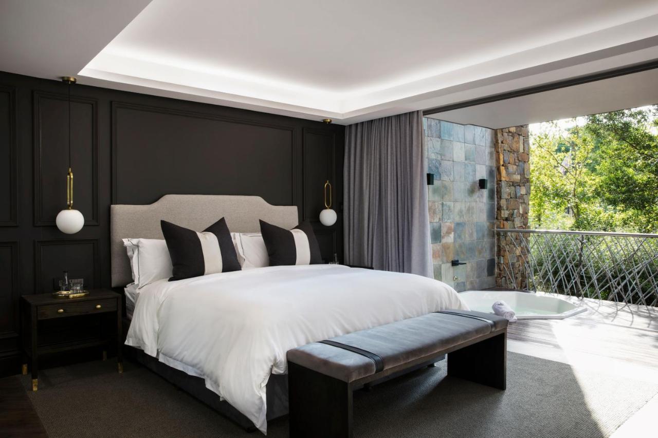 Seven Villa Hotel&Spa Johannesburg Buitenkant foto The bedroom of the 2018 Master Bedroom of the Year winner