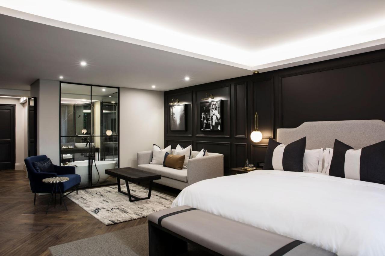 Seven Villa Hotel&Spa Johannesburg Buitenkant foto A bedroom at the hotel